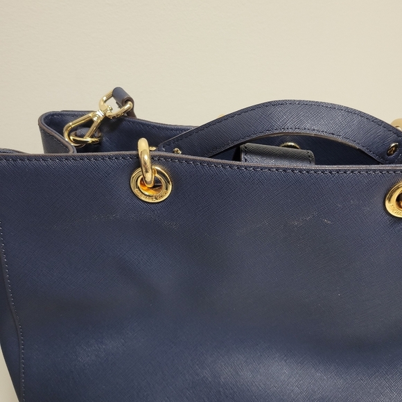 Michael Kors Cynthia Saffiano Leather Satchel. - Picture 15 of 16